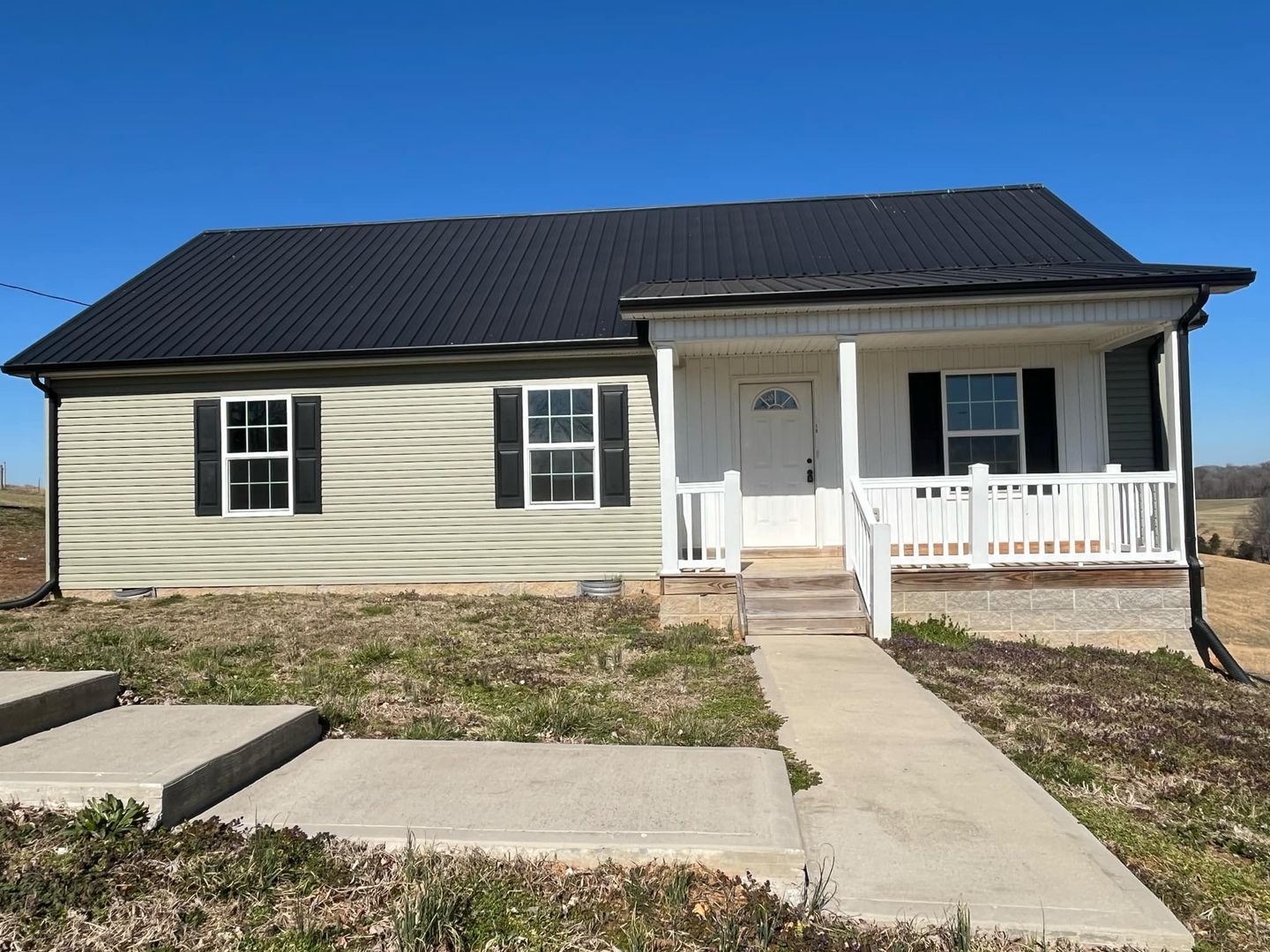 Tompkinsville House: 319 Jack Hunt Rd