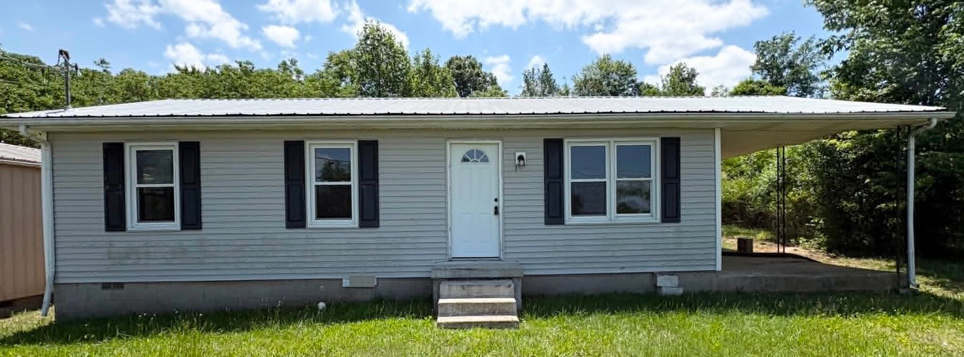 Glasgow House: 108 W Little Acre Trailer Park Rd