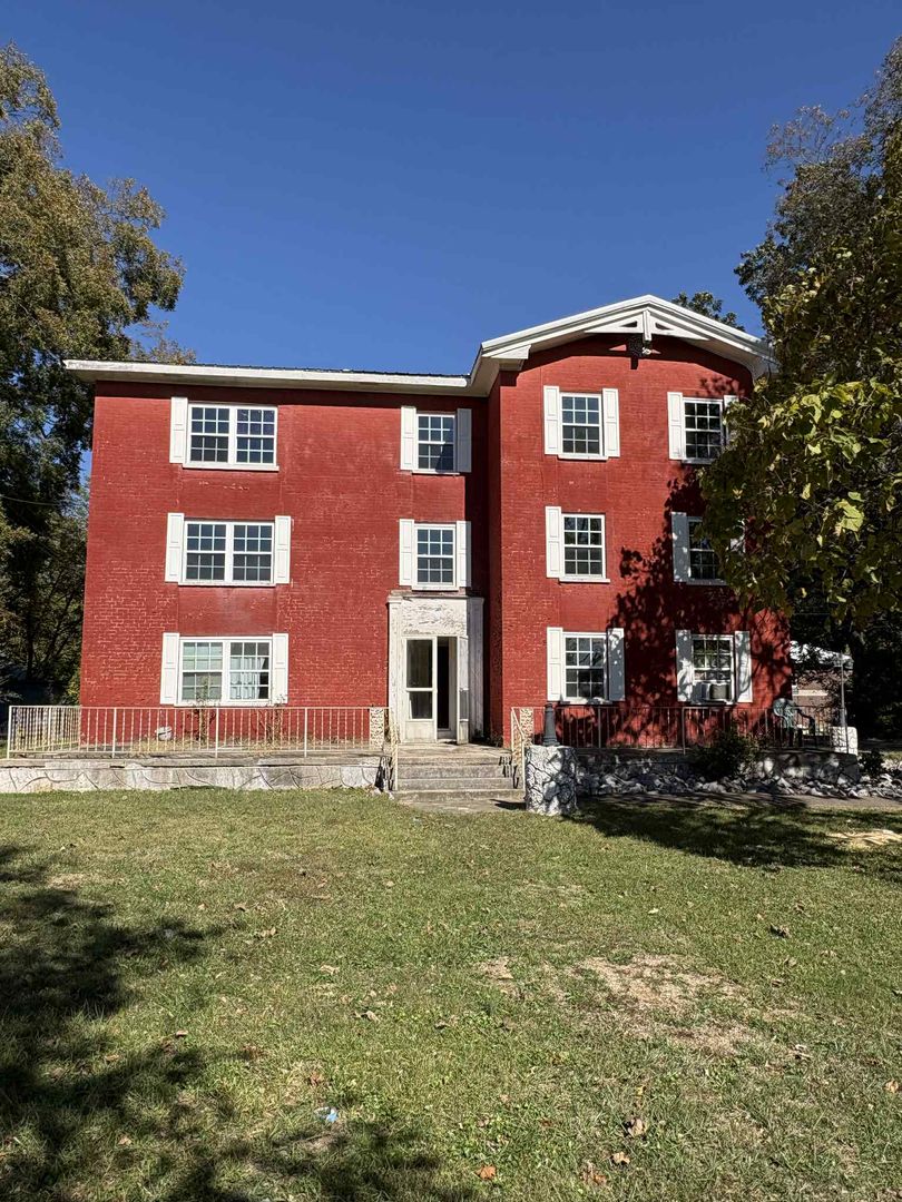 Glasgow Apartment: 525 East Main St