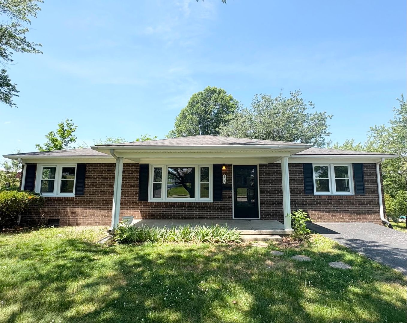 Glasgow House: 835 Lexington Dr