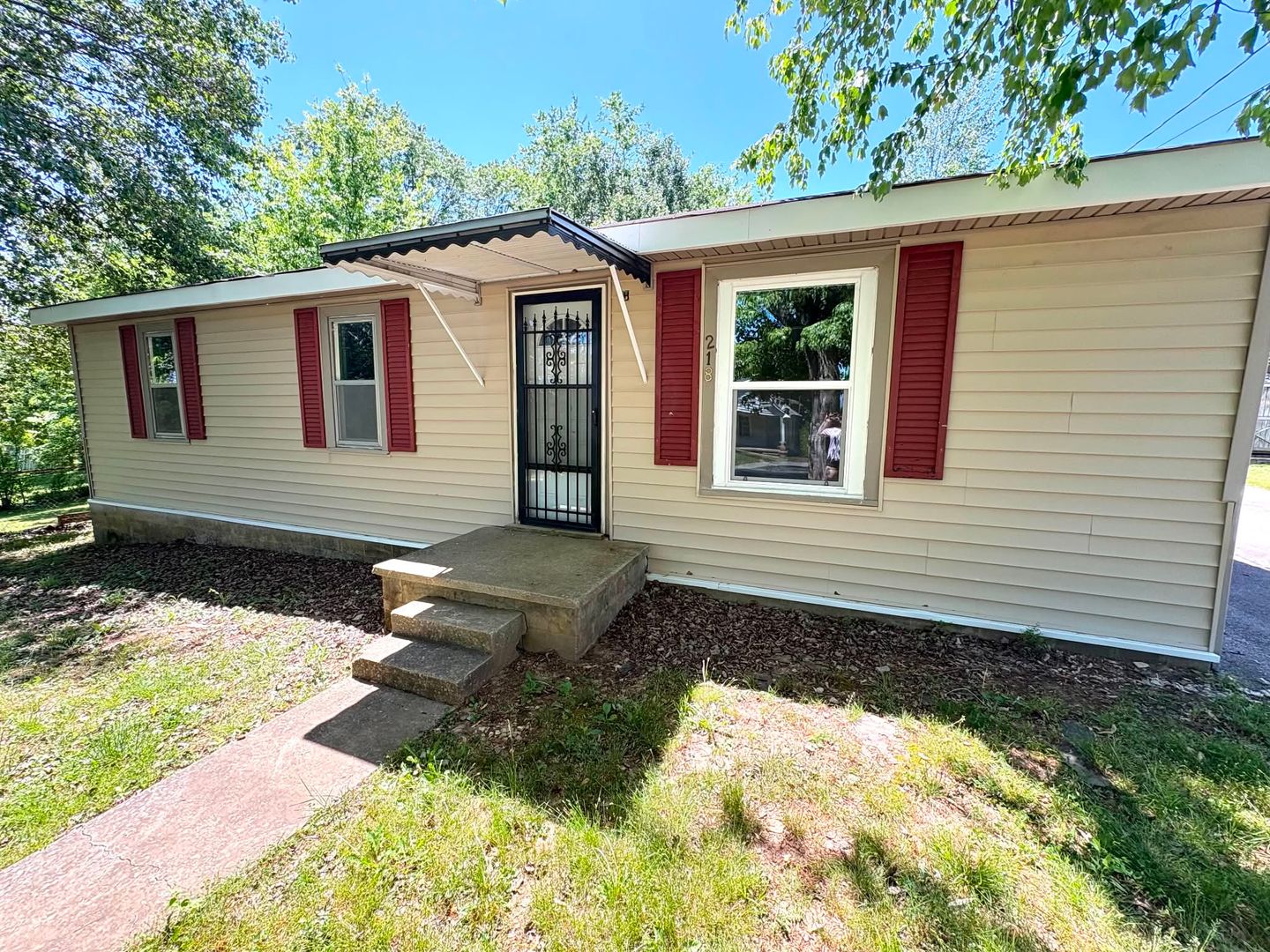 Glasgow House: 218 Eastview Dr