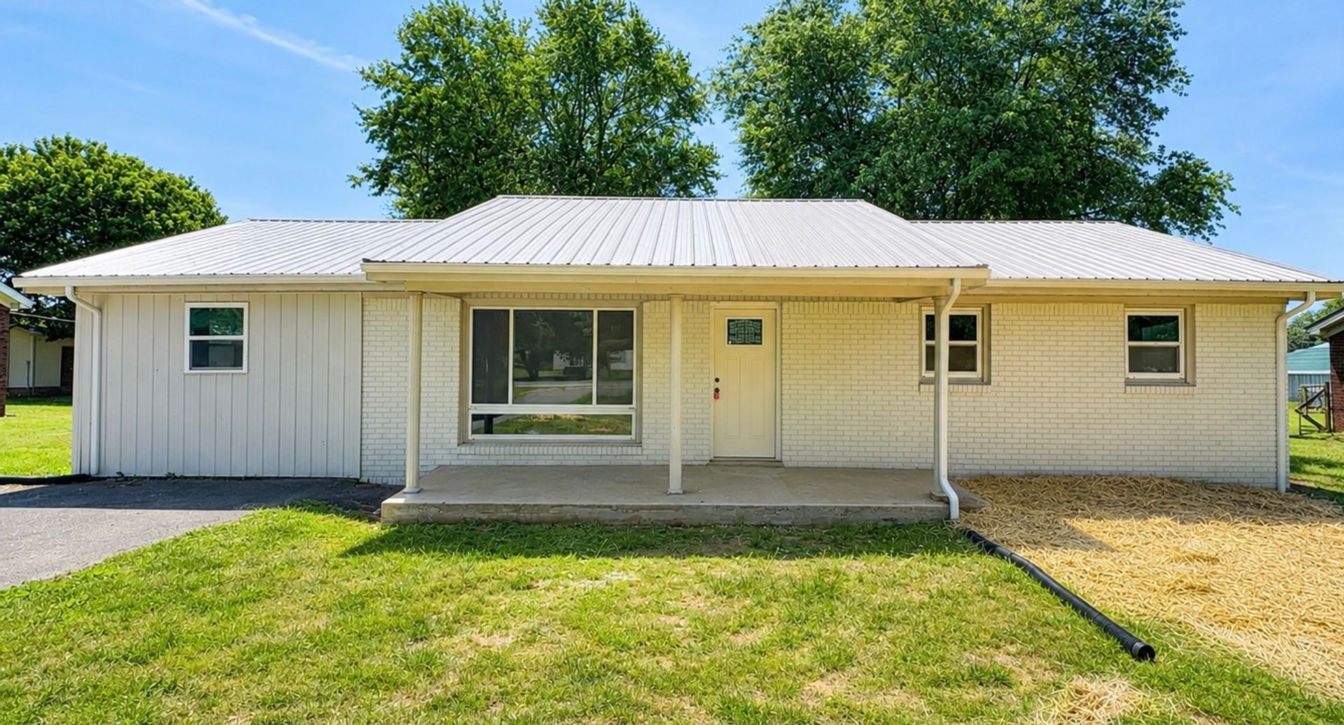Cave City House: 1004 North Dixie Hwy