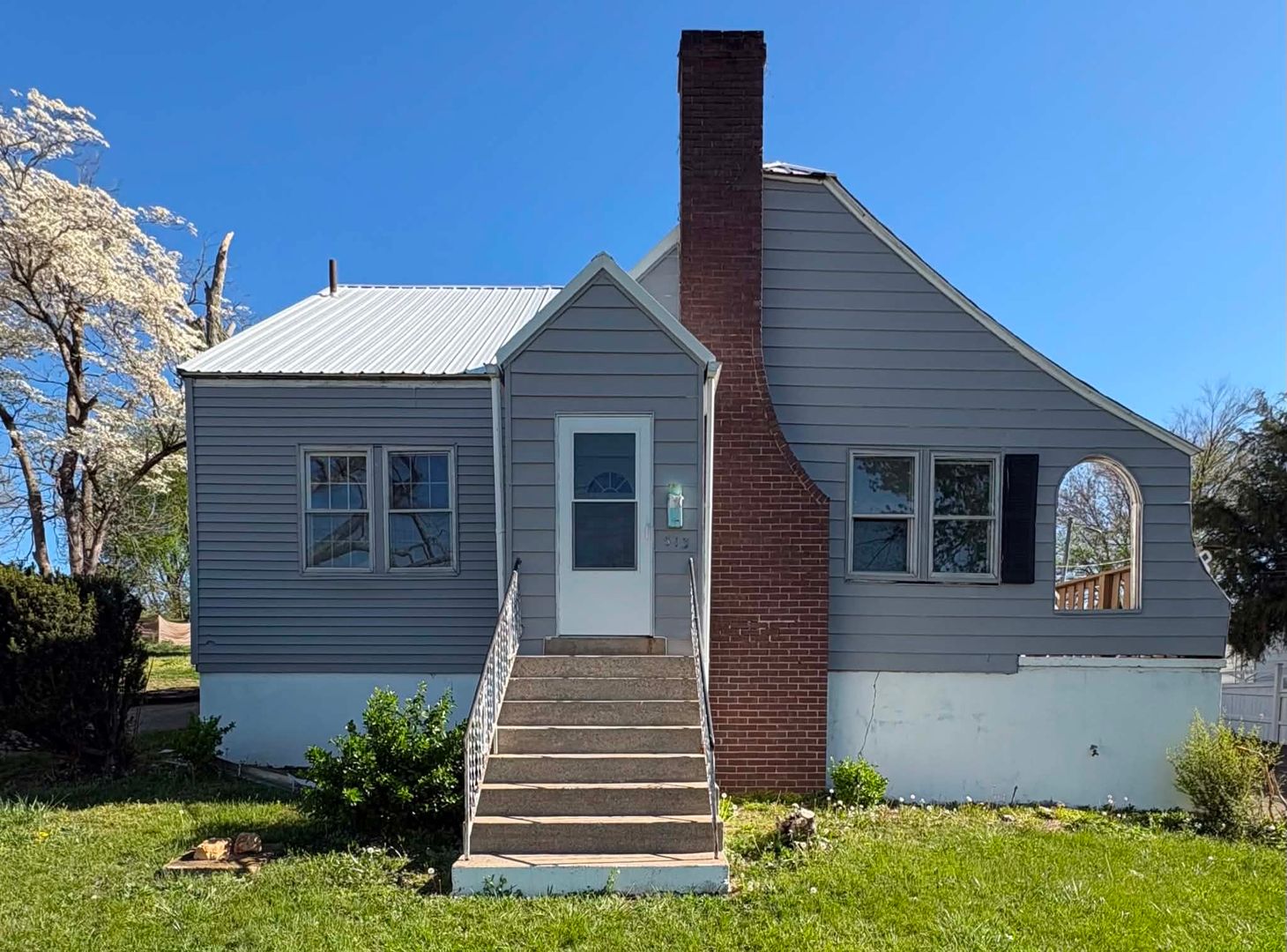 Glasgow House: 513 West Cherry St A