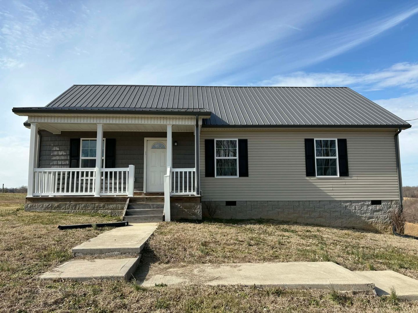 Tompkinsville House: 299 J Hunt Rd