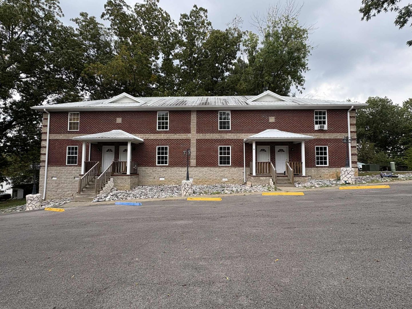 Glasgow Apartment: 527 East Main St