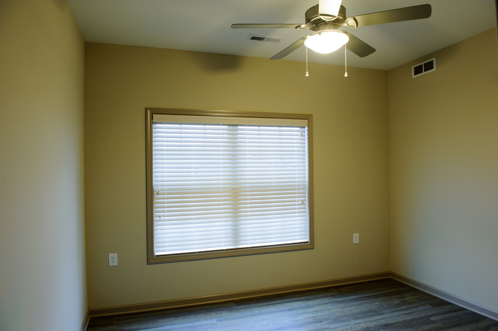 Glasgow Apartment: 321 Trista Lane