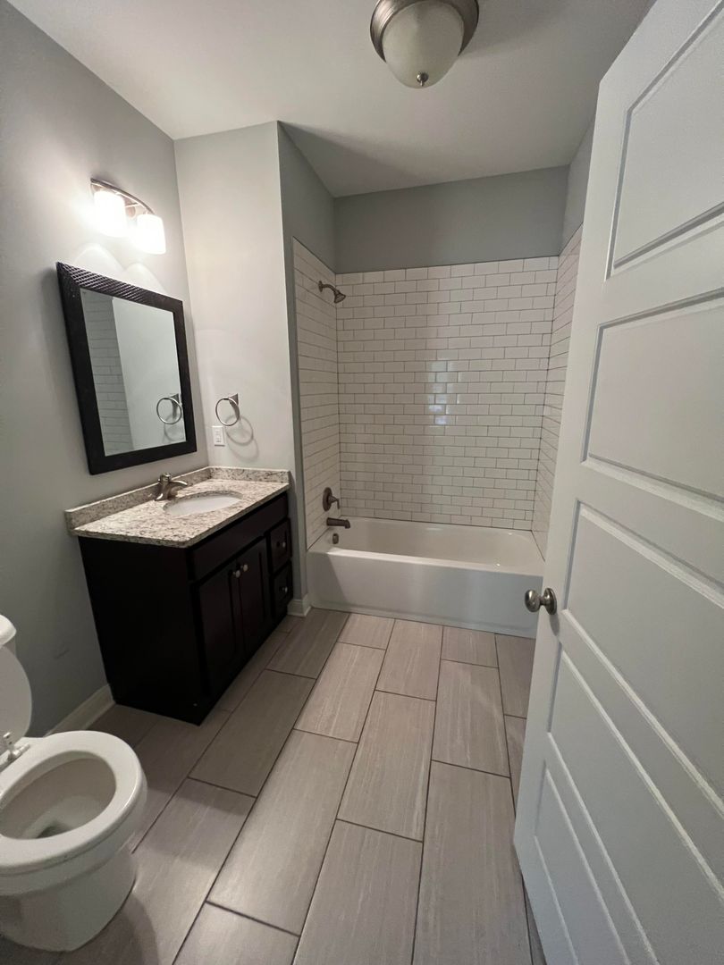 Bowling Green Apartment: 161 Old Lovers Lane