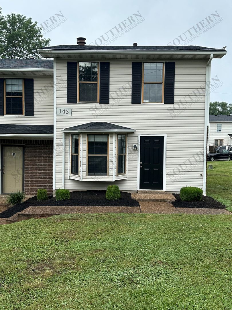 Bowling Green Apartment: 142 Westwood Circle