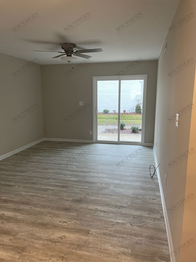 Bowling Green Apartment: 550 Winfield Drive
