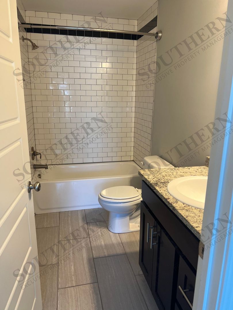 Bowling Green Apartment: 161 Old Lovers Lane