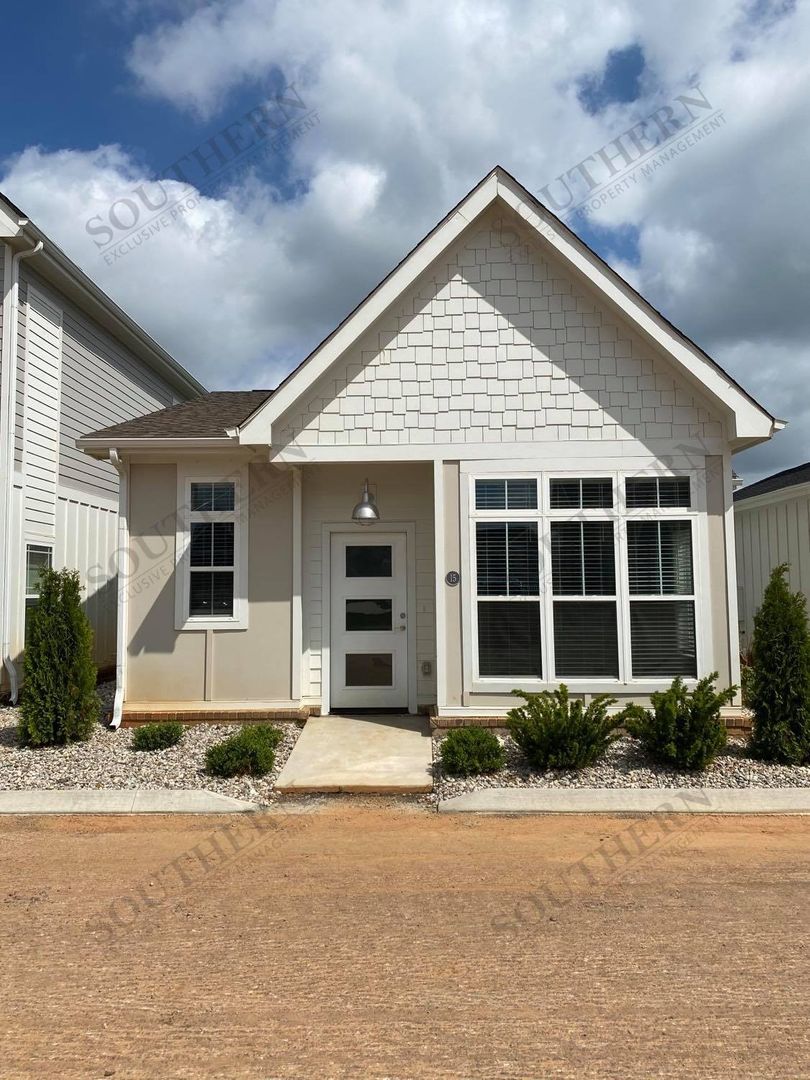 Bowling Green Apartment: 6152 Scottsville Road