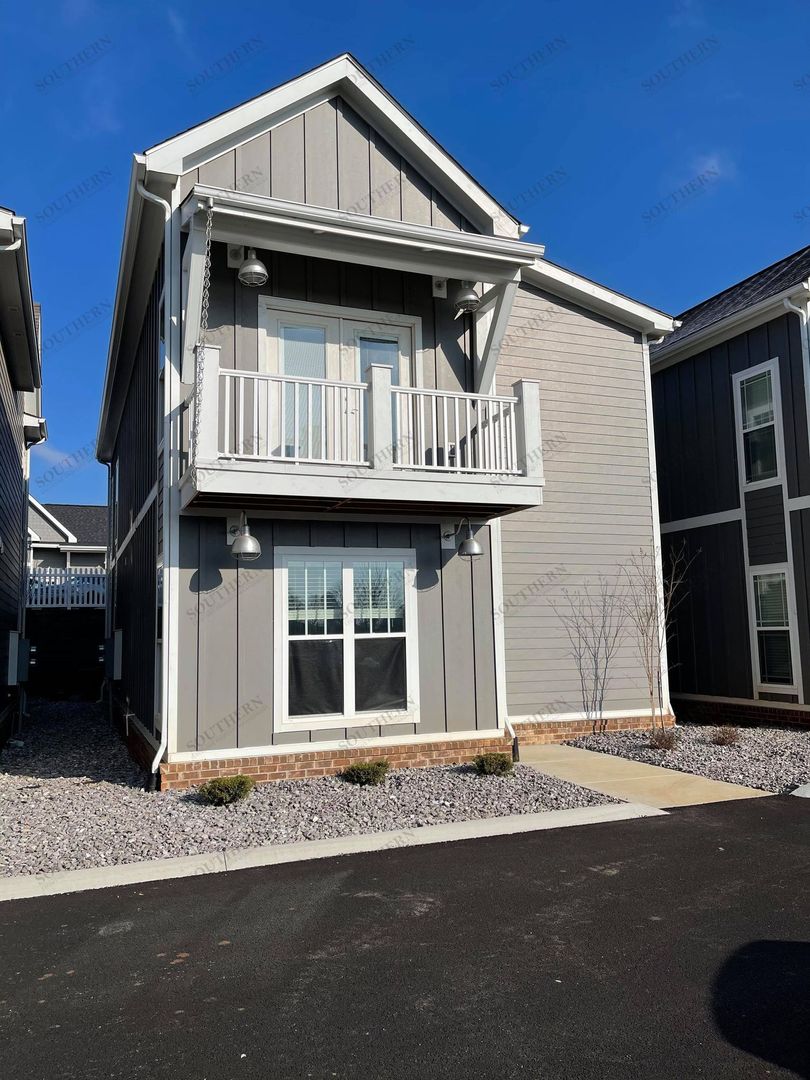 Bowling Green Apartment: 6152 Scottsville Road