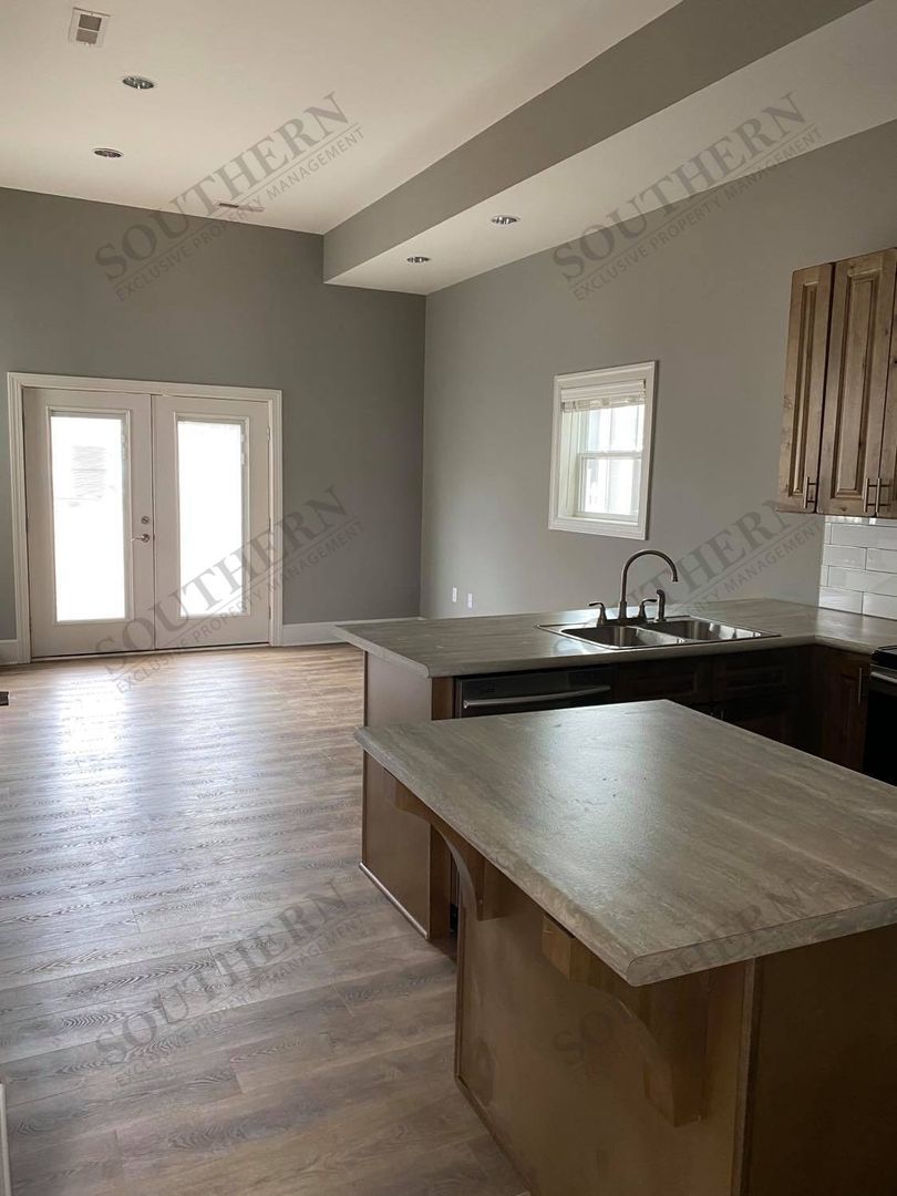 Bowling Green Apartment: 6152 Scottsville Road