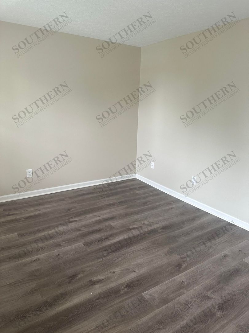 Bowling Green Apartment: 124 Creekwood Drive