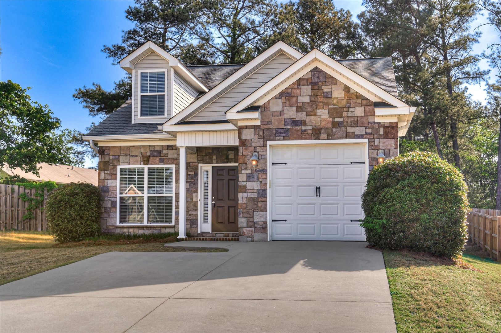 Martinez House: 913 Cabot Cove