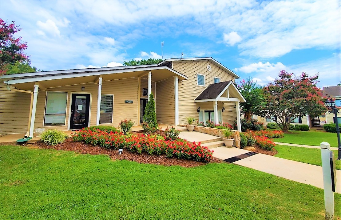Huntsville Apartment: 2021 Highridge Dr SW