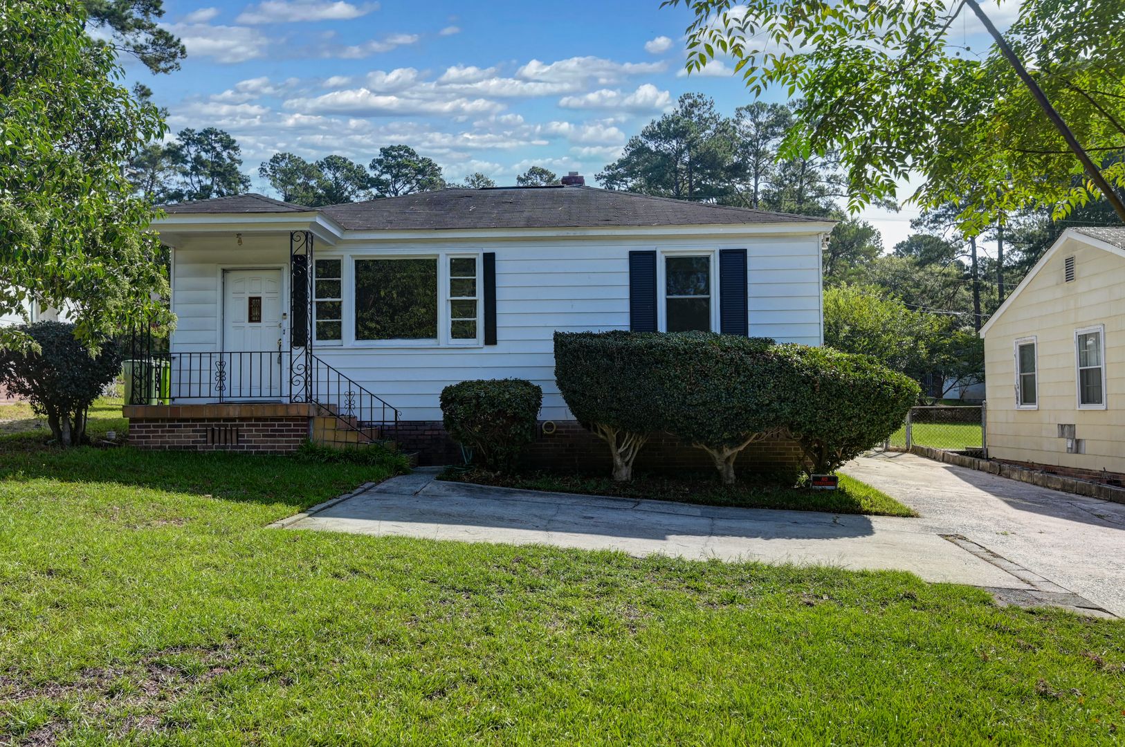 Columbia House: 3908 Gibson st