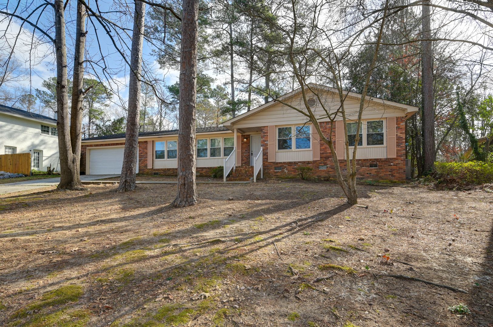 Columbia House: 2522 Rolling Pines Rd