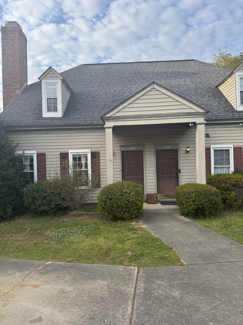 West Columbia House: 626 Hulon Lane