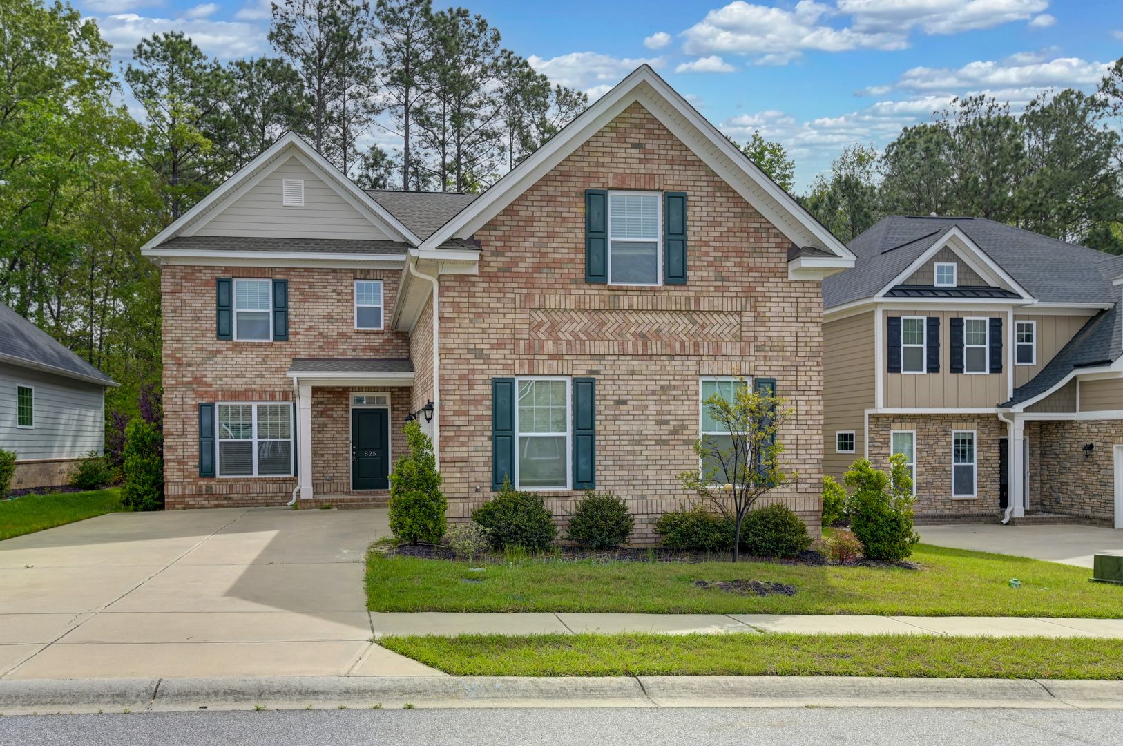 Columbia House: 825 Hidden Point Dr