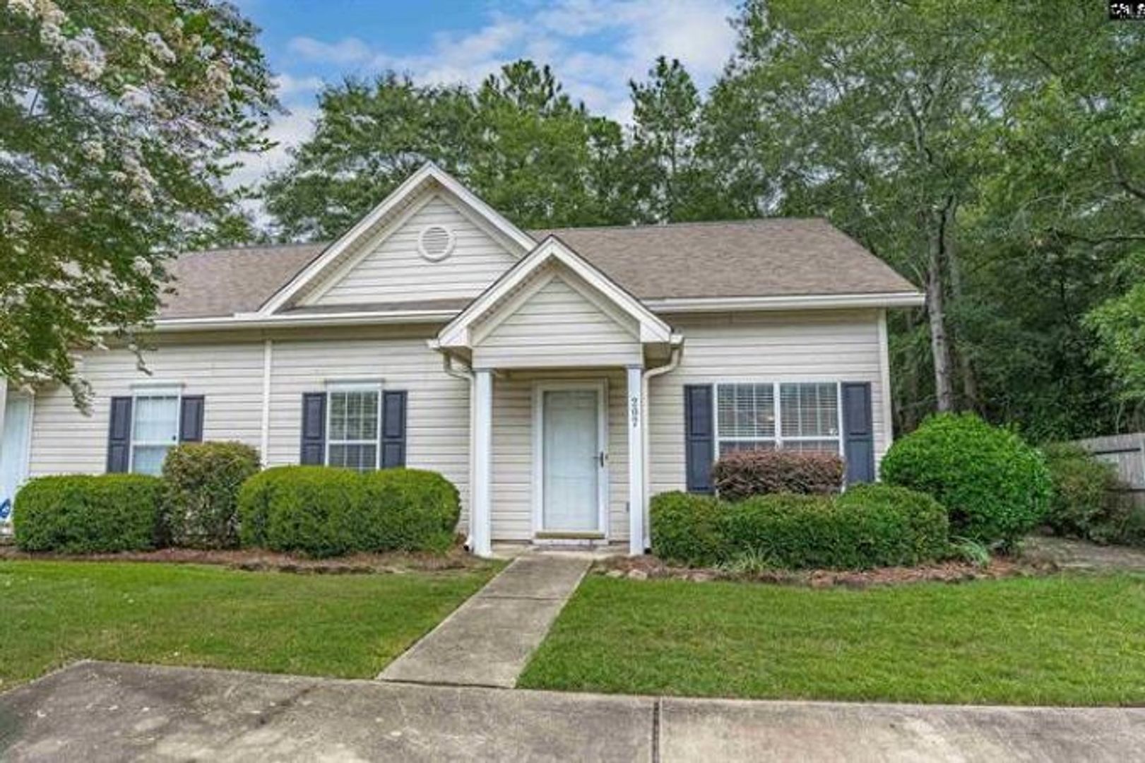 Lexington House: 207 Baywood Dr