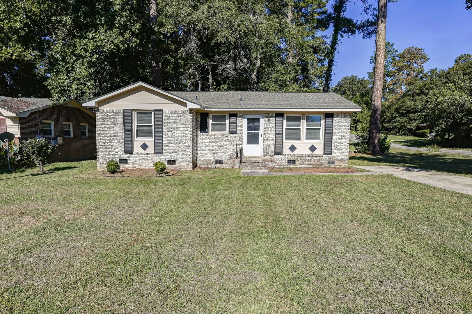 Columbia House: 3621 Baywater Dr