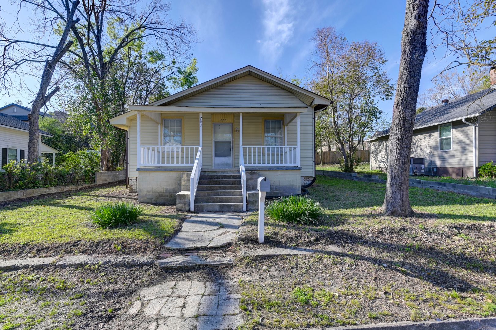 West Columbia House: 203 Augusta St