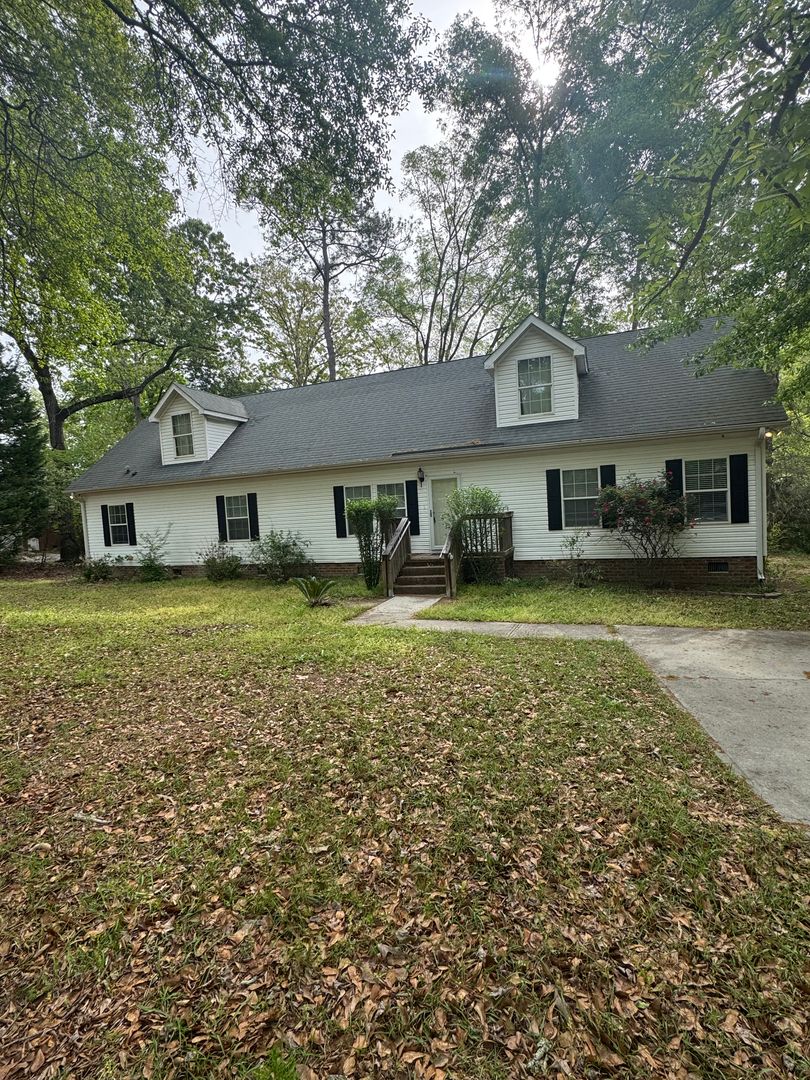 Lexington House: 121 Summerfield Dr