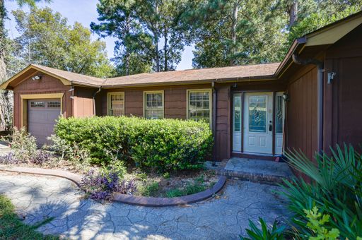 Spacious 3-Bedroom Home in a Convenient West Columbia Location! – photo 1