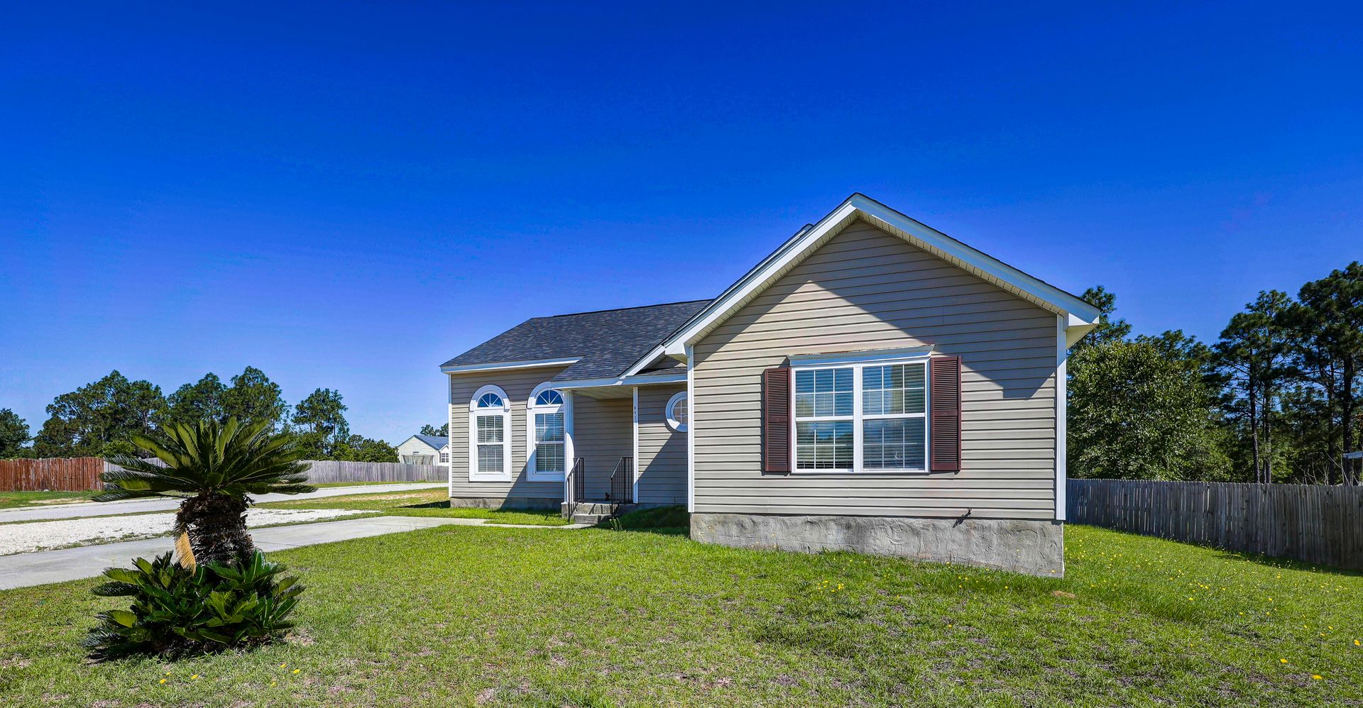Gaston House: 331 Woodcote Dr