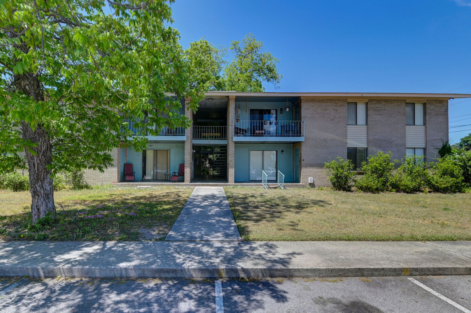 Lexington House: 331 W Main St