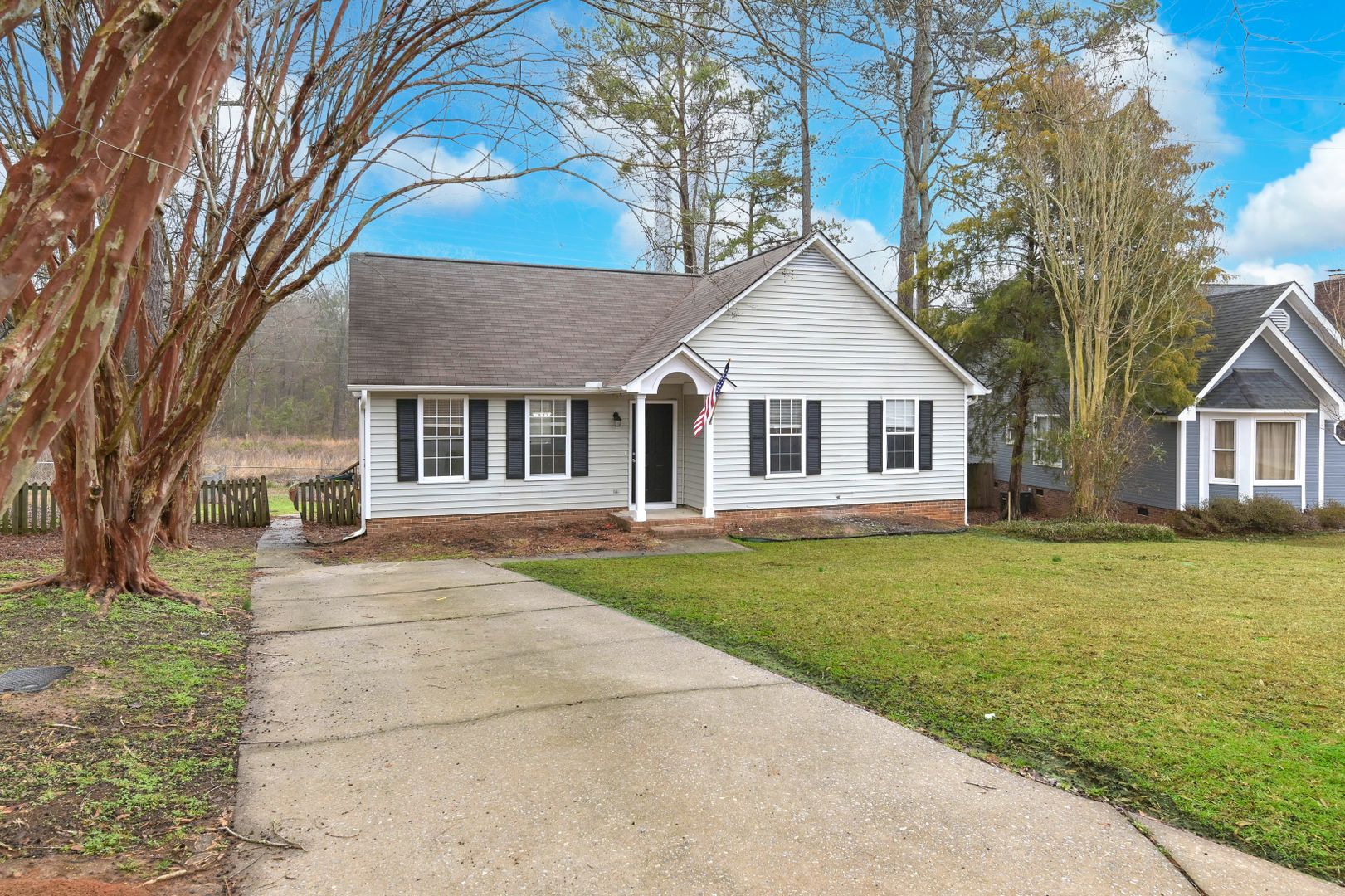 Columbia House: 233 Braewick Rd