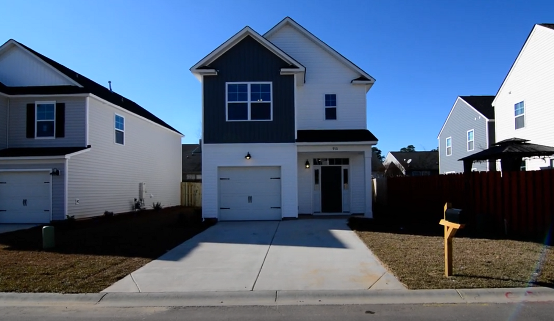 Lexington House: 910 Dawsons Park Way