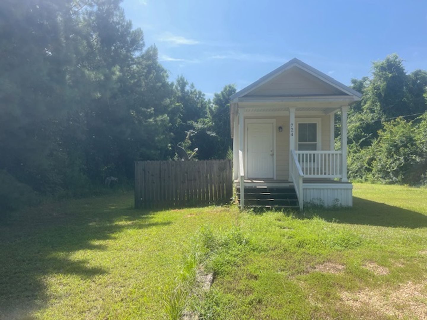 McHenry House: 724 Old Hwy 49