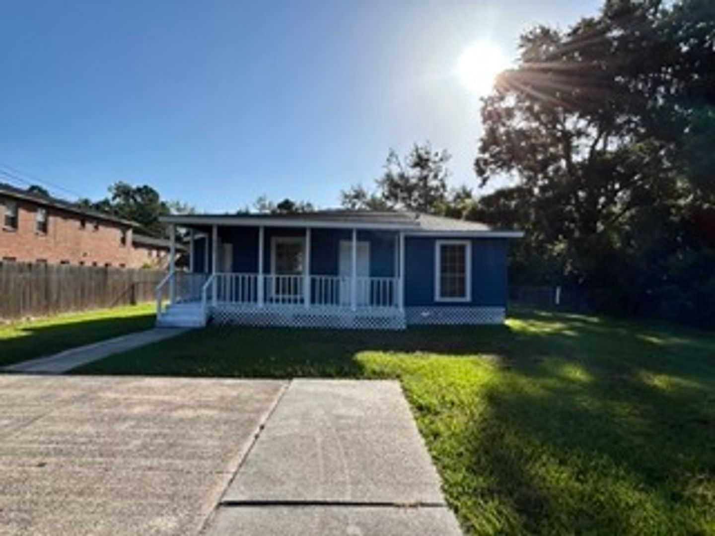 Long Beach House: 212 Lawler Ave