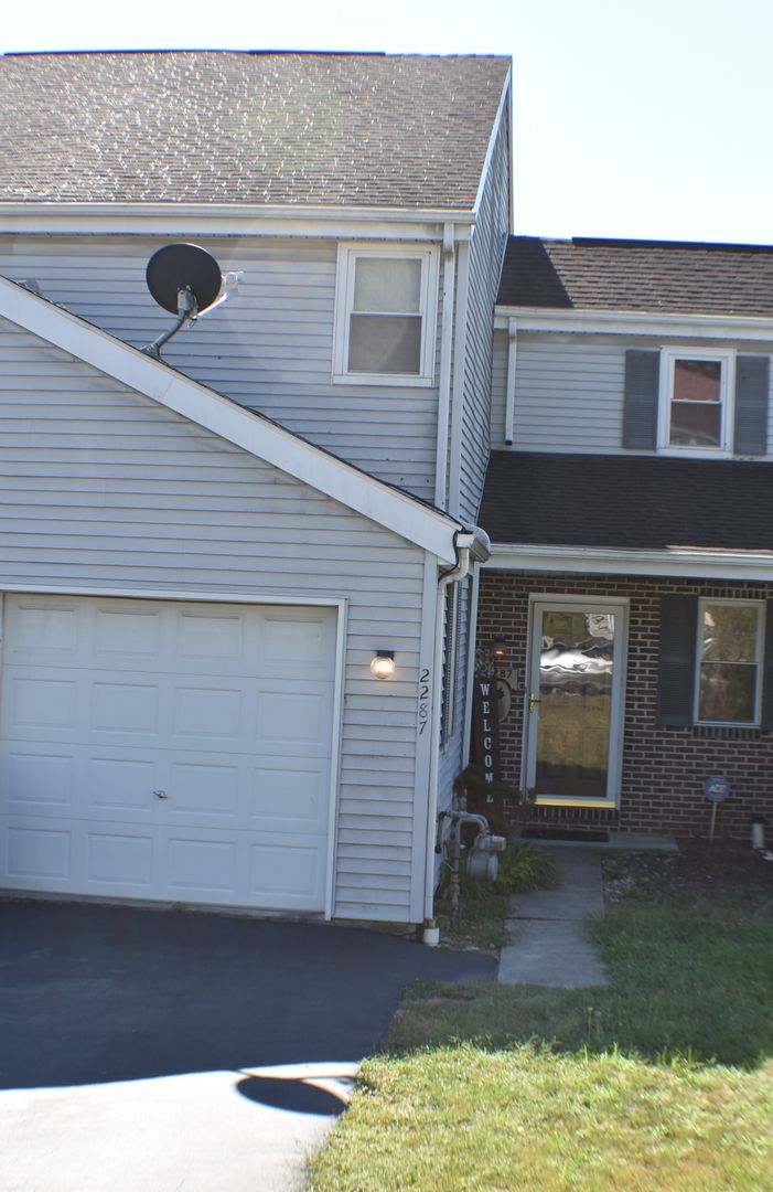 York House: 2287 North Point Dr