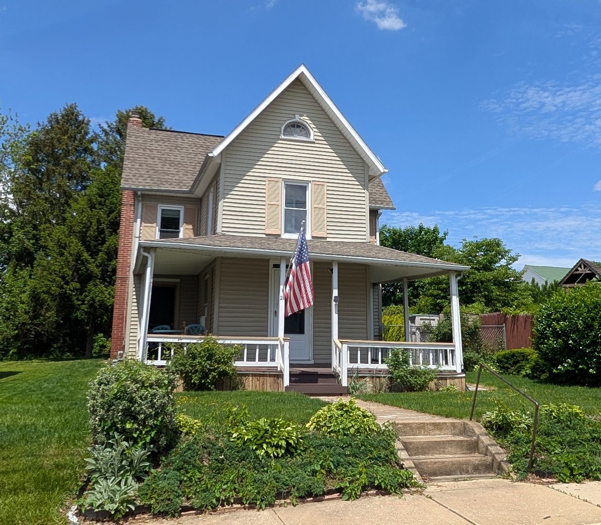Wrightsville House: 21 W. Maple St.