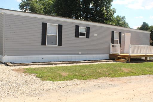 Mobile Home in Newberry Township – photo 1