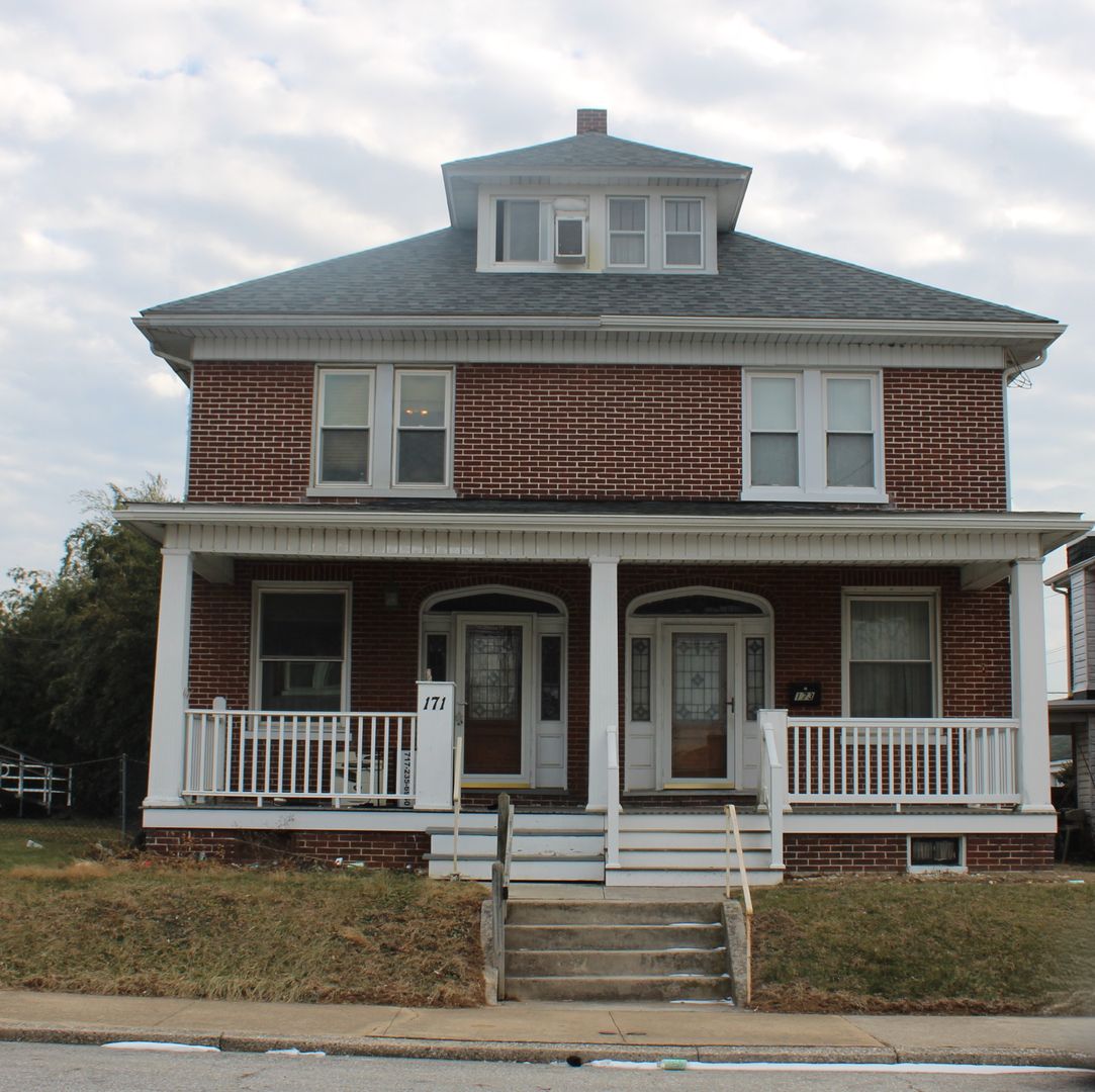 Red Lion House: 171 Linden Ave.