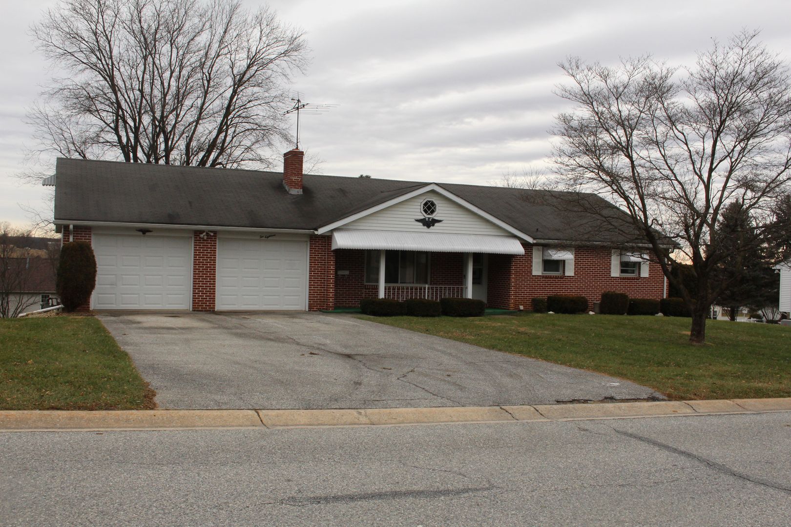 Shrewsbury House: 218 Cardinal Drive