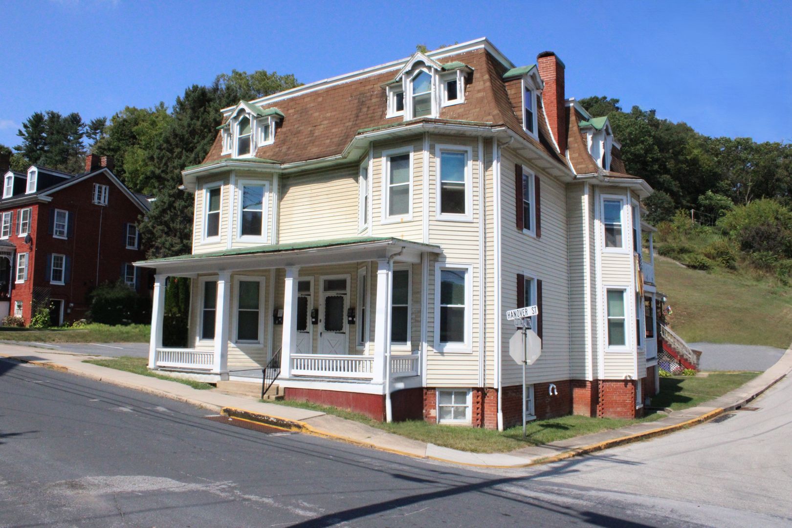 Glen Rock House: 127 Hanover St. 2nd FL