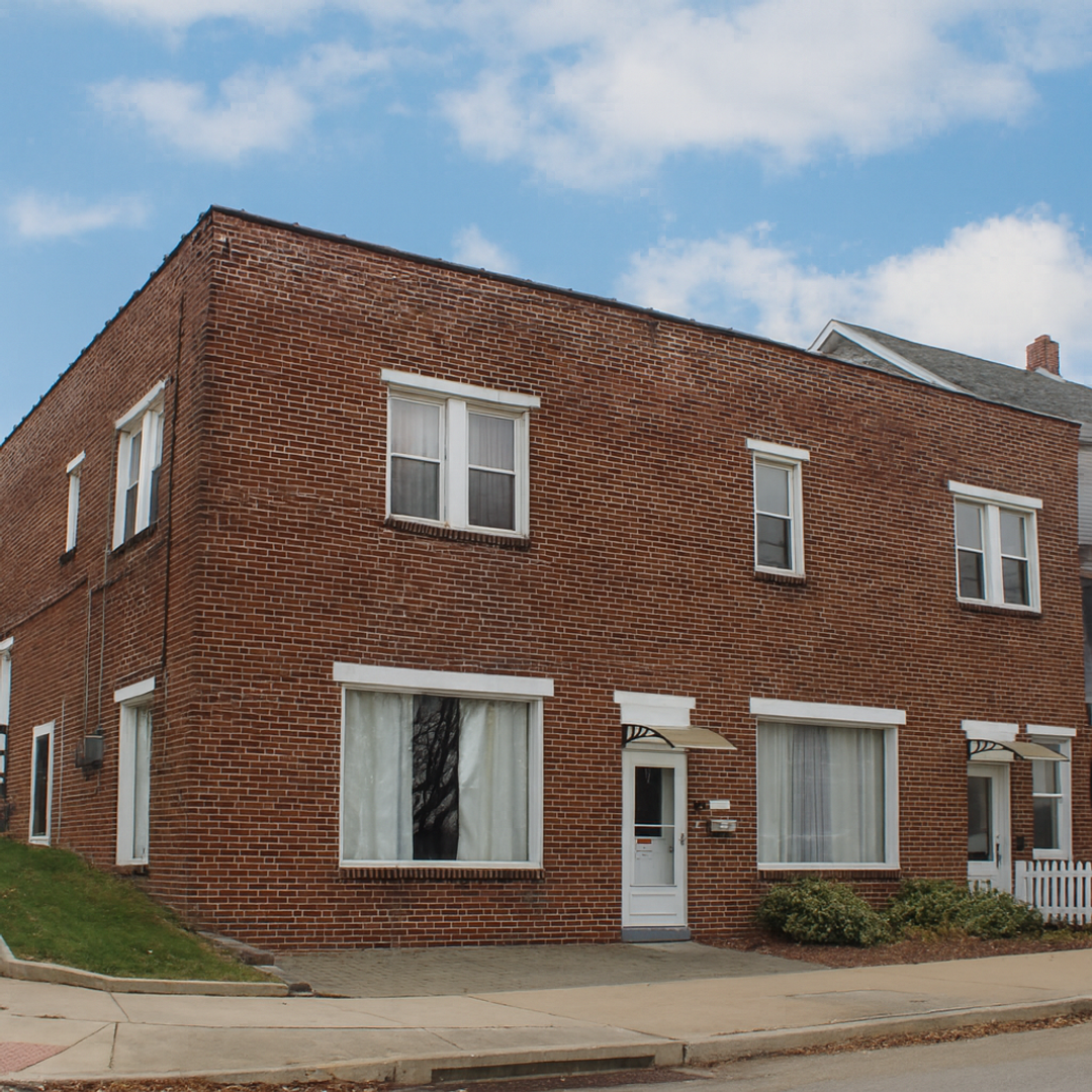 Red Lion House: 300 First Ave      Apt 2 Rear