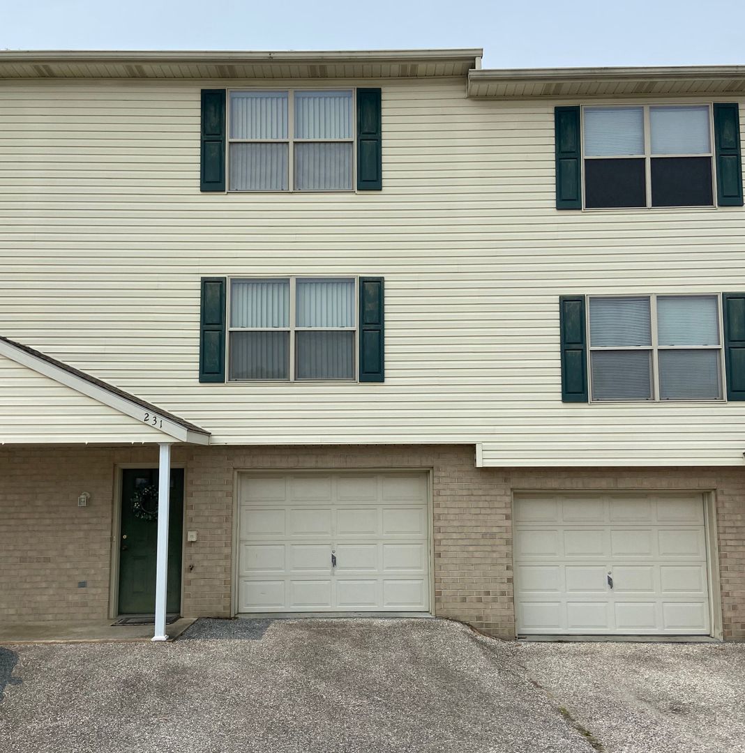 Dallastown Townhome: 231 Craigdan Dr