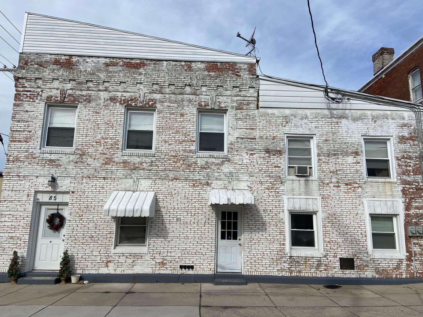 Red Lion House: 85 First Ave