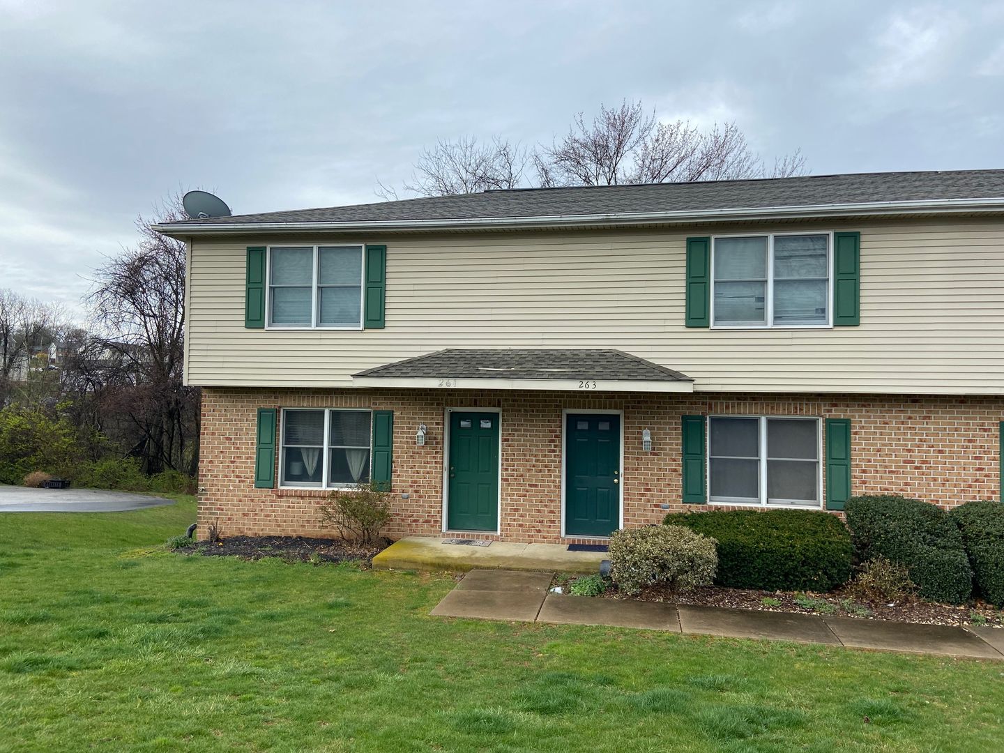 Dallastown House: 261 Ark Dr