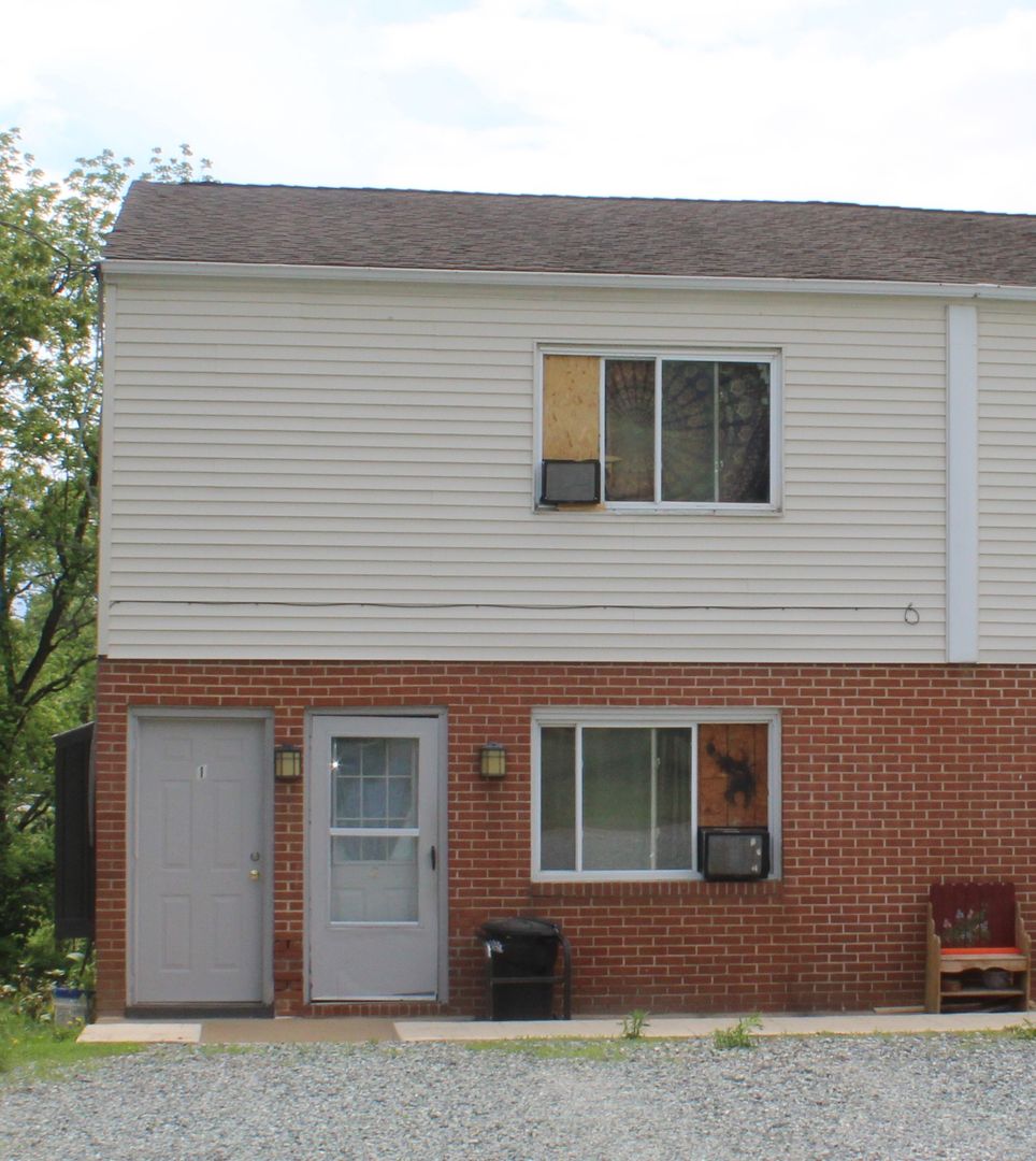 Delta House: 110 Griffith Rd