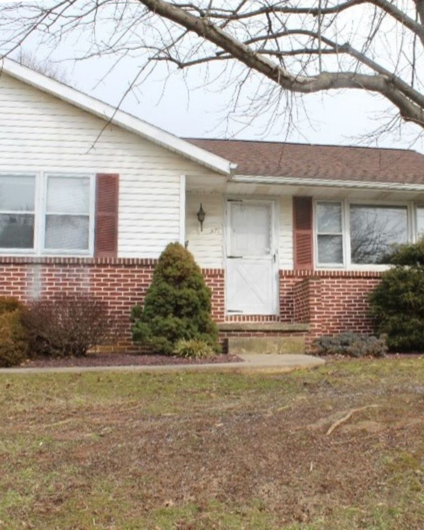 Red Lion House: 571 S. Main St