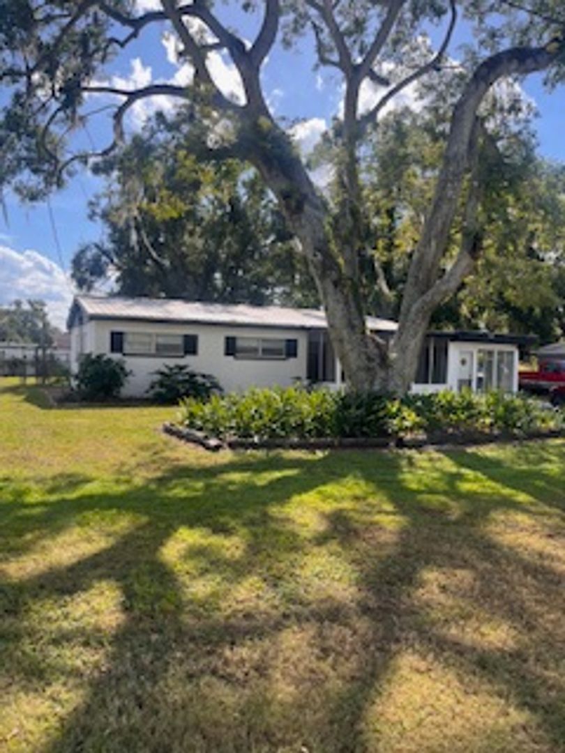 Plant City House: 1905 E. Linda Street