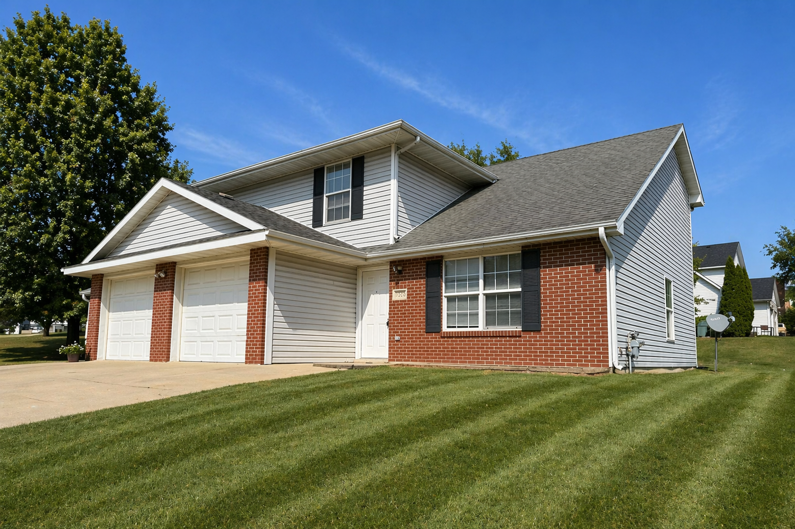 Columbia House: 1326 N Frideriki Dr