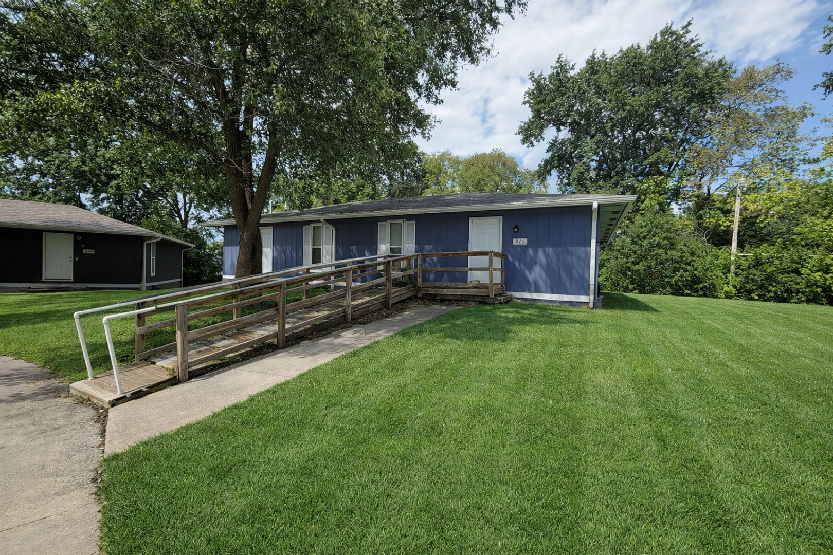 Columbia House: 215 Wheaton Ct